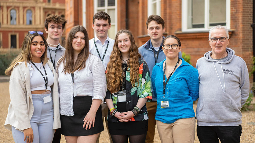 Marist Freshman Dublin Experience Students in London with Program Director Shane Duffy— Courtesy of Sam Bland, FIE, London