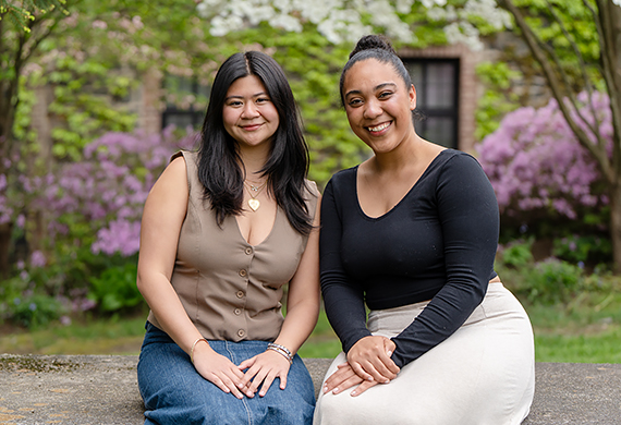 Zoe Fernandes ’24 (left) and Jadyn Lance ’24 (right). Photo by Nelson Echeverria/Marist College. 