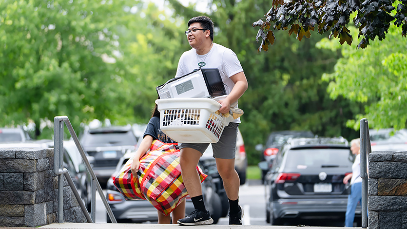 Student moving in during Welcome Week 2023. Photo by Nelson Echeverria/Marist College.