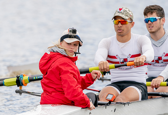 Image of Jordan Irving and Allie Bohenko rowing at Marist.