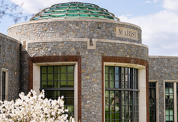 Image of Student Center rotunda.