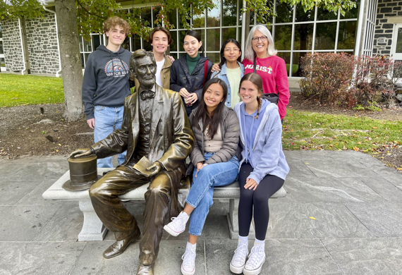 Image of GLI scholars with statue of Abraham Lincoln.