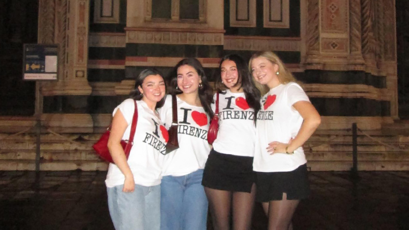 Image of Cira and her friends in front of the Duomo.