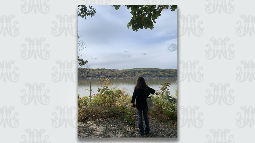 Image of Sara Rabinowitz looking at the Hudson River at Fern Tor.