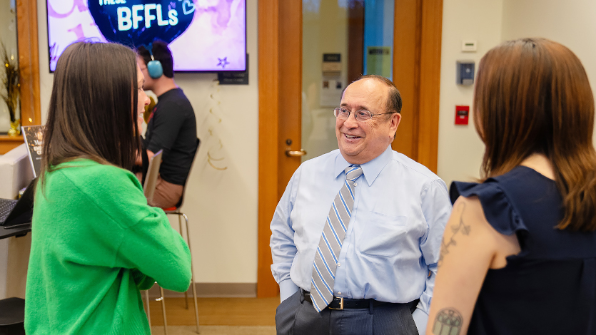 Image of Dr. Lee Miringoff talking with students.