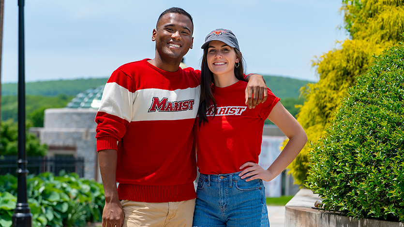 Image of students in Marist gear.