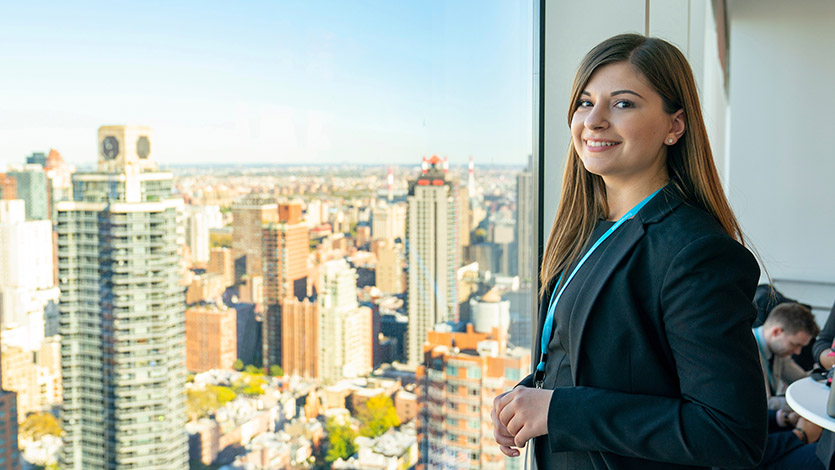 Current SOM mentor Jana Brzovski ’21 when she was a student at Marist on the NYC student Career Trek at Bloomberg.