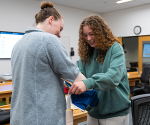 Image of Jackie Piddock interacting in class.