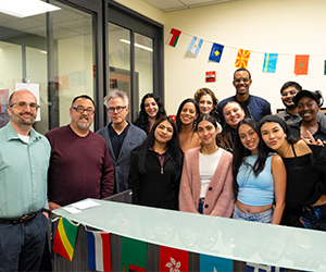 Image of Loik Makuza with group of international students.